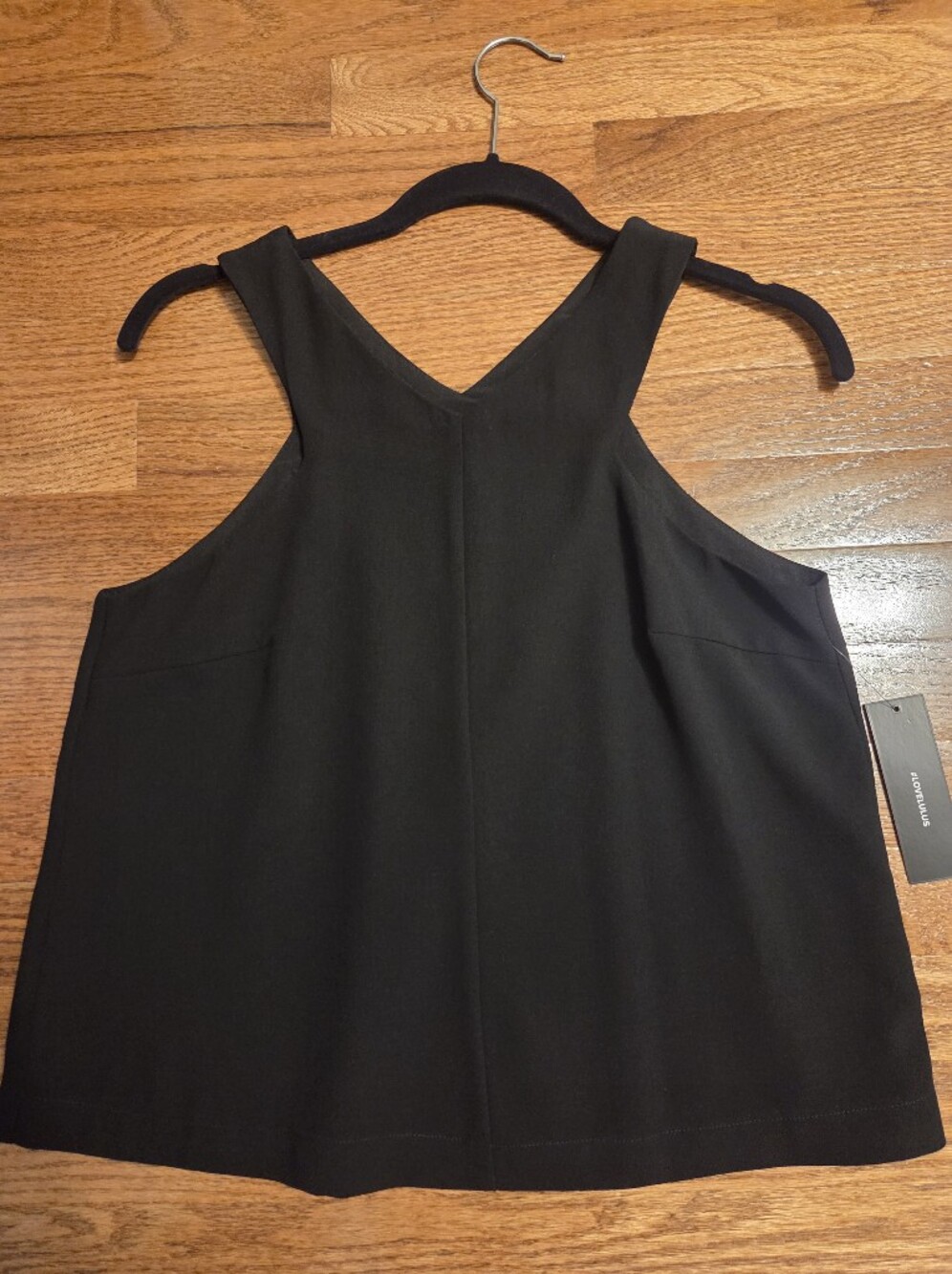 NWT Lulus sleeveless criss-cross halter crop top, Size M